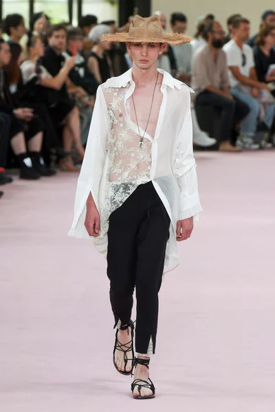Look 10